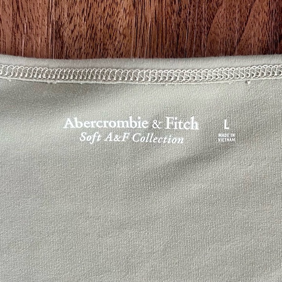 NWT ABERCROMBIE & FITCH Soft Seamless Square Neck Cap Sleeve Tee Minimalist Sz L - Picture 4 of 10